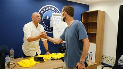 في لفتة طيبة.. أروابارينا يتمنى التوفيق لتاكيس جونياس 