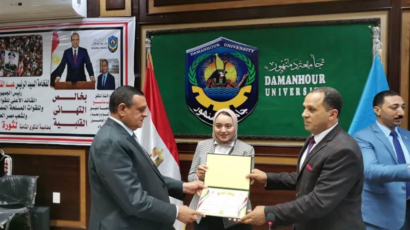 تكريم الطالبة المثالية