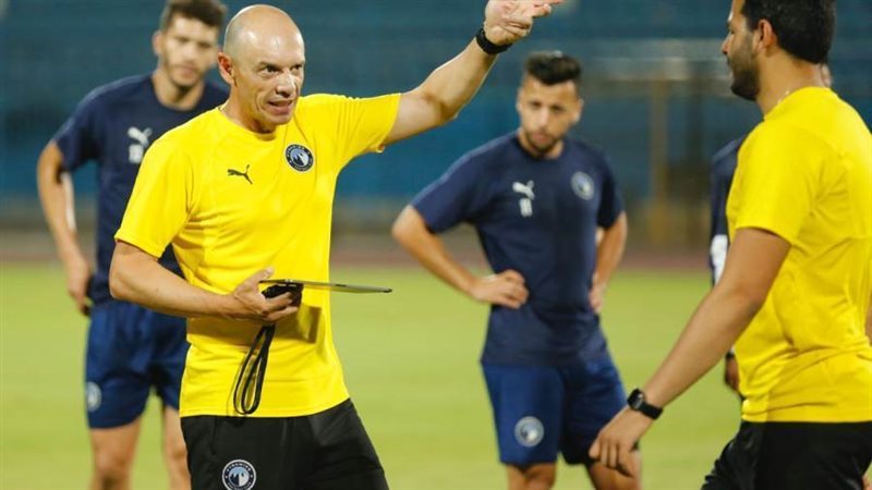 تاكيس جونياس - بيراميدز