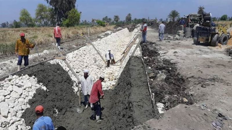 تبطين الترع ببنى