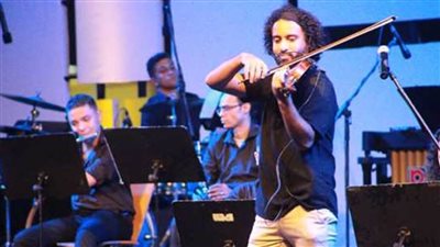 الثنائى الموسيقى فؤاد ومنيب على مسرح النافورة 