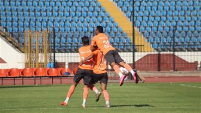 بالرقص والمزمار.. فاركو يحتفل بالصعود للممتاز (فيديو)