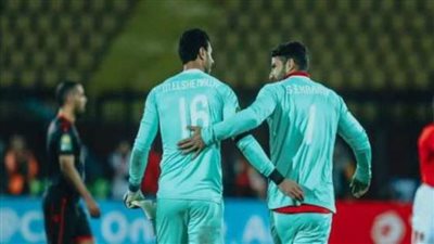 بالصور.. مصافحة حراس الأهلي لإكرامي قبل مباراة بيراميدز