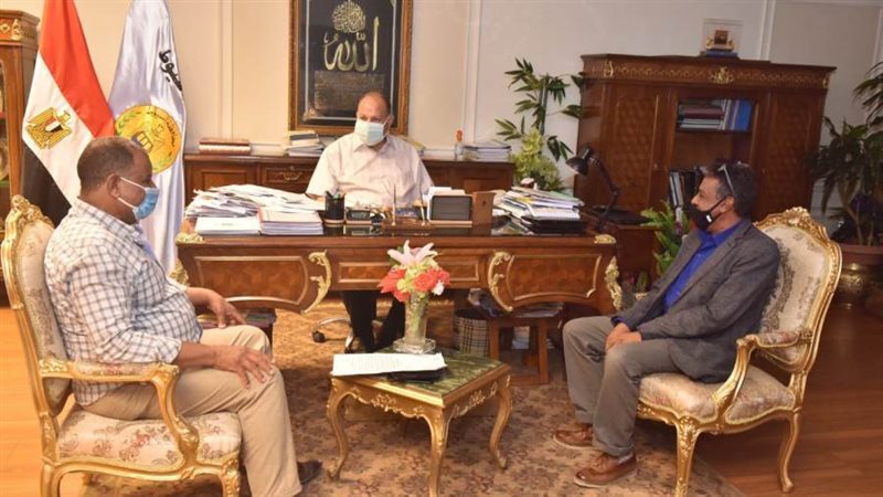 محافظ أسيوط يلتقي