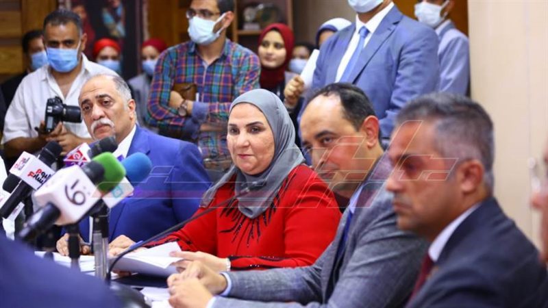 وزيرة التضامن ومدير
