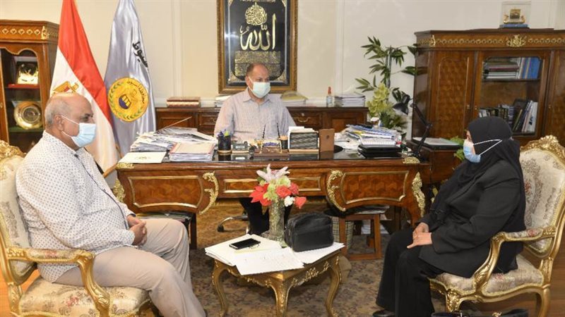 محافظ أسيوط خلال