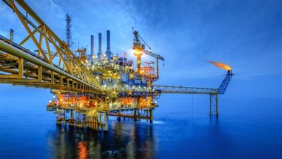 محللون: سعر النفط قد يتجاوز الـ80 دولارا للبرميل خلال 2021 و100 دولارا للبرميل في 2022