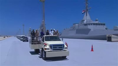 الرئيس السيسي يتفقد الفرقاطة الجلالة متعددة المهام بقاعدة 3 يوليو البحرية