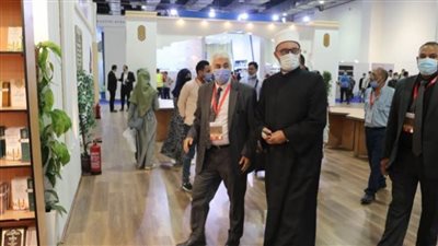 أمين عام مجمع البحوث الإسلامية يزور جناح الأزهر بمعرض الكتاب
