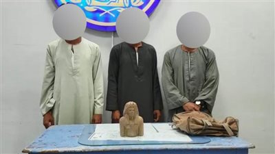 عصابة الآثار سقطت بالتمثال في محطة القطار