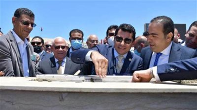 وزير الرياضة ومحافظ بورسعيد يضعان حجر أساس استاد النادي المصري