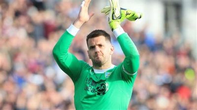 رسميًا.. مانشستر يونايتد يتعاقد مع حارس أستون فيلا 