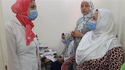 الكشف على 326 مواطناً وعمل 48 نظارة طبية في قافلة بكفر الدوار