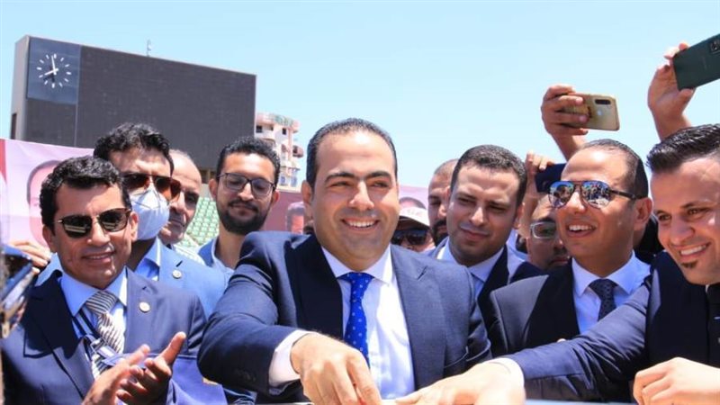 اثناء وضع حجر اساس