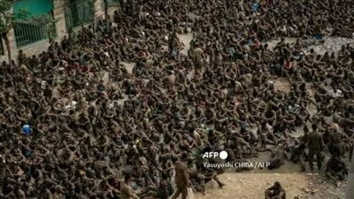 عاجل| فيديو مُذل للجيش الأثيوبي.. اقتياد أكثر من 7000 أسير بشوارع تيجراي