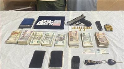 ضبط سلاح ناري وذخائر ومواد مخدرة بحوزة شخصين بالقاهرة