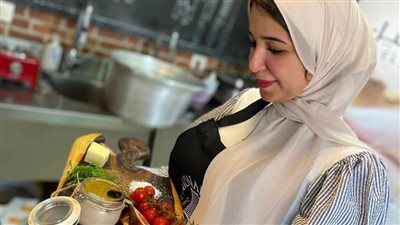 أبرزها عدم ارتداء ملابس البحر.. 4 قواعد لتناول الطعام في المصيف