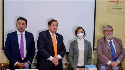 السفير أشرف منير يقدم المجلد الثالث من كتاب 