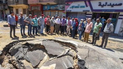 هبوط أرضي إثر انفجار خط صرف صحي رئيسي في الإسكندرية