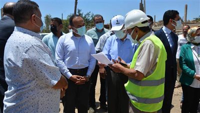 محافظ المنيا يتابع إنشاء محطة معالجة للصرف الصحي بعرب بني خالد