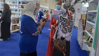 فرق التواصل المجتمعي قدمت التوعية الصحية لأكثر من 5 آلاف زائر بمعرض الكتاب