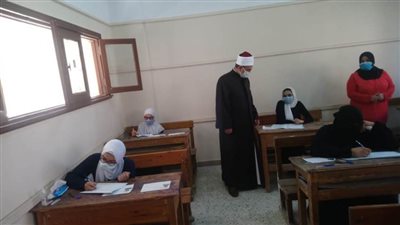 رئيس قطاع المعاهد الأزهرية يتفقد لجان القاهرة ويشدد على التعقيم الدوري للجان