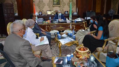 محافظ المنيا يبحث مع وفد التضامن الاجتماعي انطلاق حملة رفع الوعي بقرى المبادرة الرئاسية 