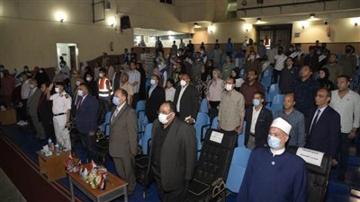 محافظ أسيوط يشهد تكريم بعض أسر الشهداء