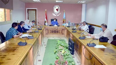  مركز الحرف اليدوية والصناعات البيئية بجامعة سوهاج يستعرض خطة عمله المرحلة القادمة