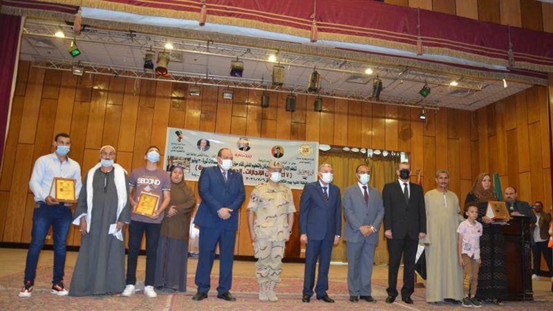 محافظ المنيا يشهد