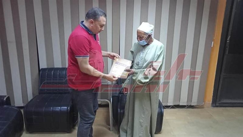 تسليم عقود أملاك