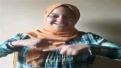 طفلة بالشرقية تعلم لغة الإشارة للصم والبكم