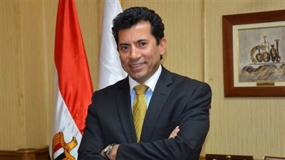 وزير الشباب يشيد بجهود وزيرة الثقافة في إقامة دورة استثنائية من معرض الكتاب