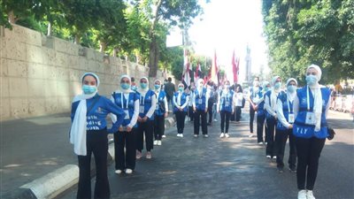 شباب وفتيات القاهرة في مسيرة وطنية