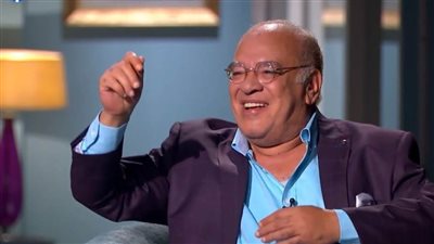 اتصال هاتفي بين صلاح عبد الله وجيهان السادات.. ماذا دار بينهما؟