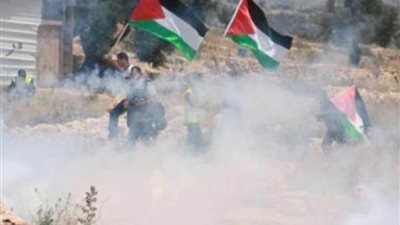 جيش المحتل يقمع مسيرة كفر قدوم الأسبوعية ويصيب العشرات بحالات اختناق