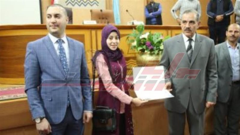 تكريم حافظة القرآن