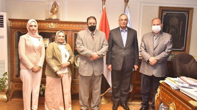 محافظ أسيوط يلتقي