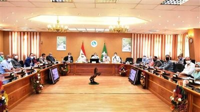 محافظ الشرقية يبحث مشاكل المستثمرين