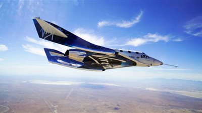 الملياردير ريتشارد برانسون ينطلق إلى الفضاء على متن مركبة من صنع شركته 