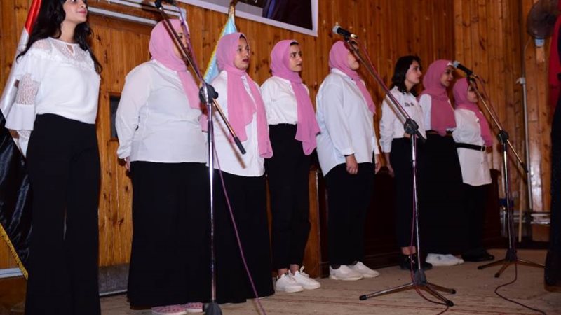 الطالبات أثناء الحفل