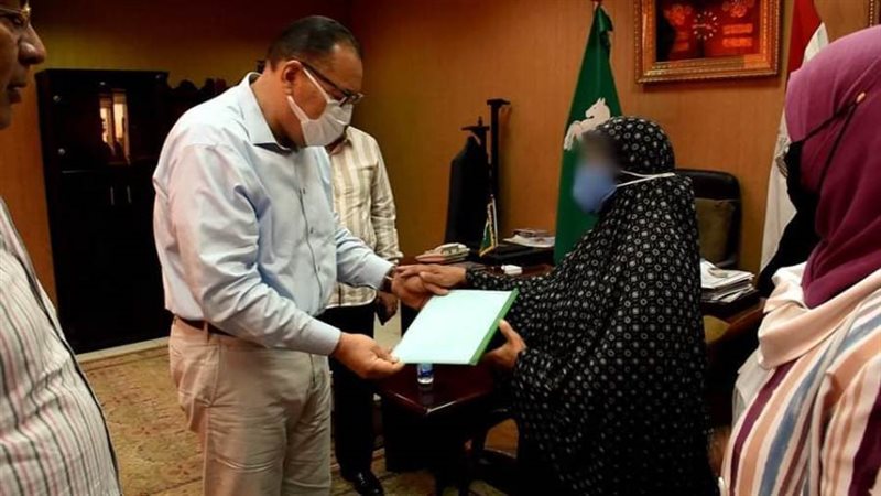 محافظ الشرقية أثناء