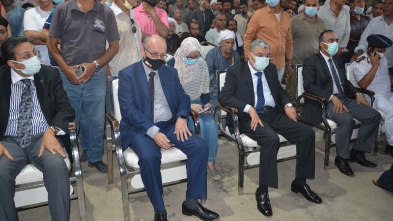 محافظ المنيا والسفير