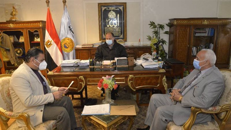 محافظ أسيوط مع وكيل