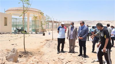 رئيس جامعة سوهاج يشارك طلاب التربية الرياضية 