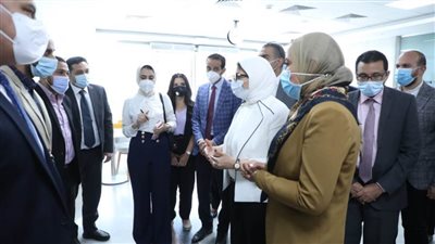 وزيرة الصحة تتفقد مركز تجميع البلازما بالعباسية  قبيل العمل بالمشروع القومي للتبرع بالبلازما