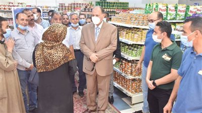 محافظ أسيوط يتفقد فرع الشركة المصرية لتجارة الجملة