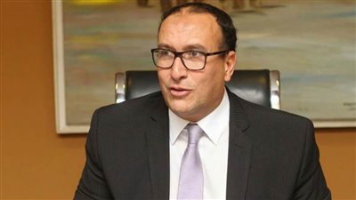 رئيس الأوبرا يفتتح معرض 