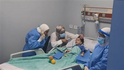 شاهد.. حقن ثاني طفل مصري بأغلى دواء في العالم