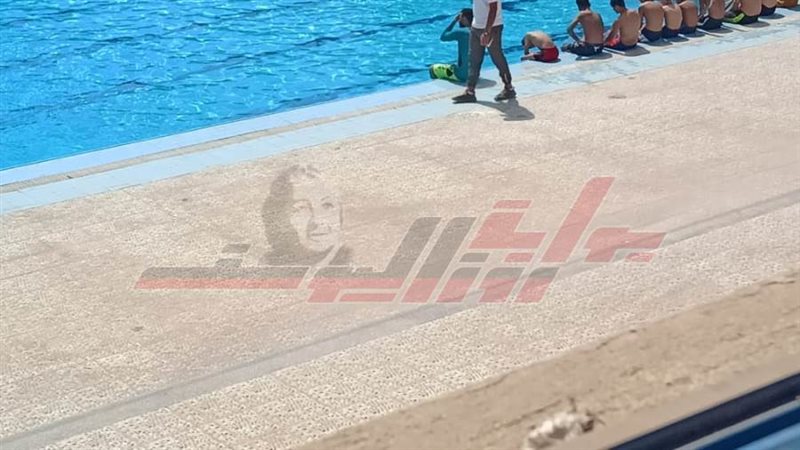 حمام سباحة جامعة